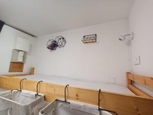 Appartements Studio 2 alpes, lumineux plein ouest, balcon, parking : photos des chambres