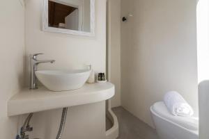 Luxury Rooftop Villa with Private Pool in Milos, 3 Bedrooms