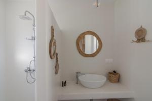 Luxury Rooftop Villa with Private Pool in Milos, 3 Bedrooms