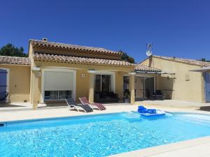 Sejours chez l'habitant Authentique mas avec piscine en Provence : photos des chambres