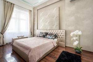 Opera Luxury Apartment with free parking