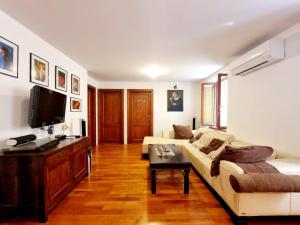 Apartments Lara 2 - with more affordable parking 