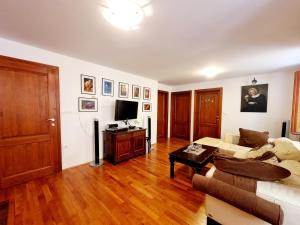 Apartments Lara 2 - with more affordable parking 