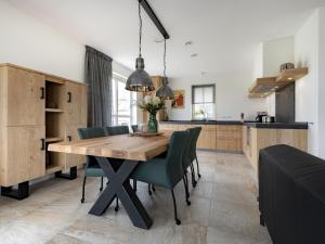 Villa in Tjeukemeer with Sauna
