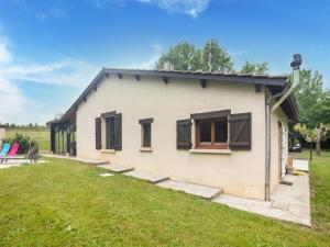 Maisons de vacances Holiday Home in Villeneuve sur Lot with Roofed Swimming Pool : photos des chambres