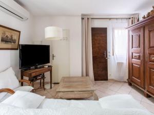 Maisons de vacances Tranquil holiday home in Cebazan with private pool : photos des chambres