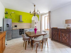 Maisons de vacances Tranquil holiday home in Cebazan with private pool : photos des chambres