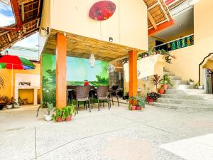 White Shamrock Beach Hotel