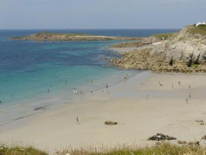 Maisons de vacances Holiday Home in Plouarzel near Sandy Beach : photos des chambres