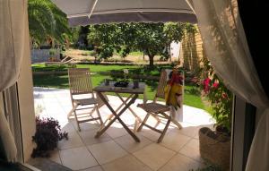 Maisons d'hotes LA MAISON DE LA DUNE - Chambres Climatisees - Jacuzzi 1ere seance offerte - Piscine chauffee avec Abri Amovible - Plage situee a 200m, acces direct par le bois : photos des chambres