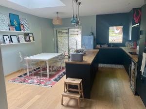 Maisons de vacances Maison tout confort Centre ville - Tramway direct Circuit 24H du Mans a 200m - Parking Gratuit : photos des chambres