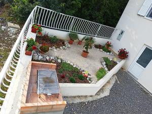 Green Hill Apartment