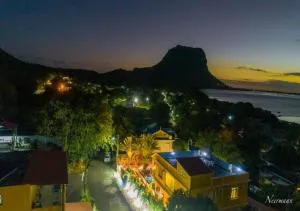 Lukshvilla private villa Le morne wind n kite surfers accomodation & car rental mauritius - Labonté