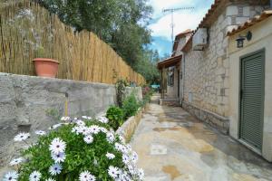 Villa Lobos (Labrini)