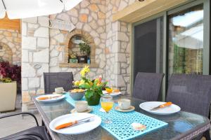 Villa Lobos (Labrini)