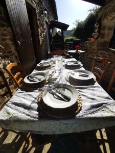 Maisons de vacances Mes Maisons Gardoises comprises of Two Gites sleeping 14 with Two Private Pools, Kids Room, Laundry room, Disco Theatre plus free WiFi! : photos des chambres