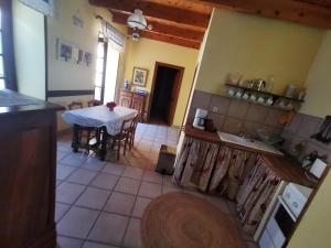 Maisons de vacances Mes Maisons Gardoises comprises of Two Gites sleeping 14 with Two Private Pools, Kids Room, Laundry room, Disco Theatre plus free WiFi! : photos des chambres