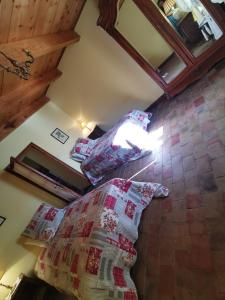 Maisons de vacances Mes Maisons Gardoises comprises of Two Gites sleeping 14 with Two Private Pools, Kids Room, Laundry room, Disco Theatre plus free WiFi! : photos des chambres