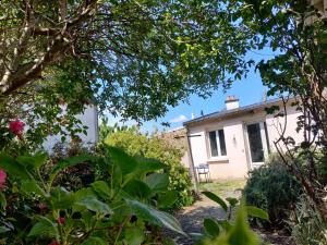 Maison calme  entre terre et mer  - proche gare - stationnement - jardin