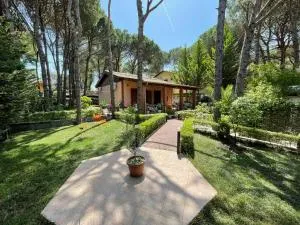 Seafront Villa with a Stunning Garden - Golemasi