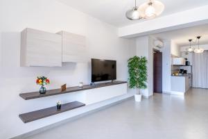 Calipso Big APT with Sea View, Parking & Pool