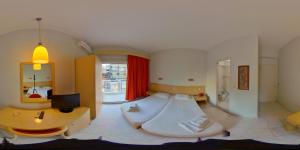 Standard Double or Twin Room with Balcony room in Hotel Savoy