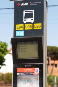 Beachfront Sunny Apartment , Sea & Mountain View