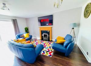 Mayfair Place - Cosy 3 Bedroom House with Free Parking