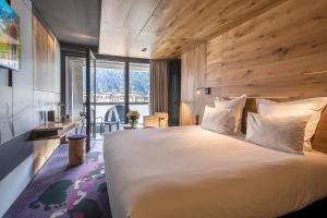 Superior Room with Balcony - Mont-Blanc Range view room in Alpina Eclectic Hotel
