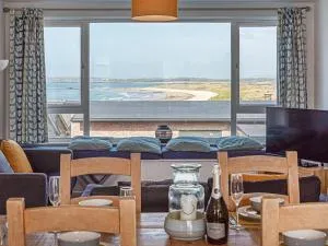 Pass the Keys Sea View Apartment in centre of Rhosneigr - Bryngwran
