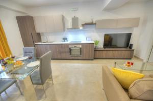 Brand new and tastefully furnished 2 bedroom apartment DDIF1-2