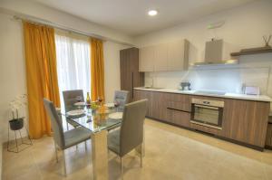 Brand new and tastefully furnished 2 bedroom apartment DDIF1-2