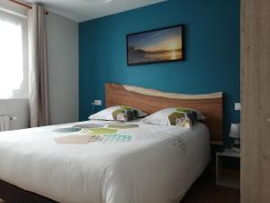 Hotels Hotel Le Poulmic : photos des chambres