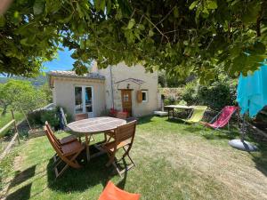 Maisons de vacances Cabanon entoure de montagnes et d'oliviers : photos des chambres