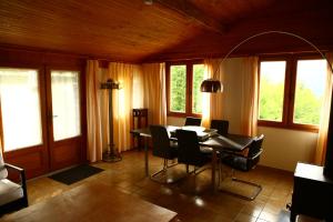 Lodges Les Grangeonnes, gites nature, piscine, sauna pour accueil familiale ou de groupe : photos des chambres