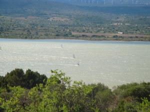 Leucate,cadre arboré,ombragé,sous les cyprès