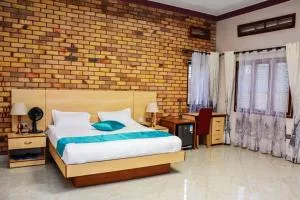 SamWeb Bed and Breakfast - Kyebando