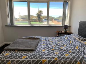 Beach Front Apartment with Free Parking, St Annes