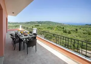 Spacious House with extraordinary view in Corfu - Argyrádes