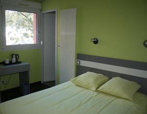 Hotels Kyriad Direct Lure : photos des chambres