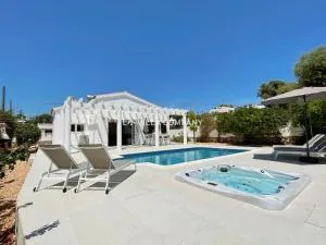 Villa de Amigos - Cala en Porter