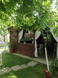 Casuta cu zorele 2 Mai