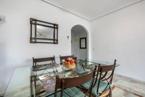 Lovely 2 bedroom Locrimar V walk to beach RDR260