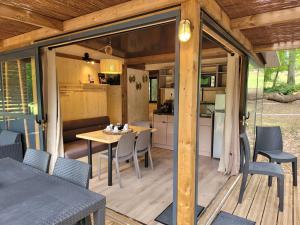 Campings Le Chalet Montegut hebergements insolites : photos des chambres