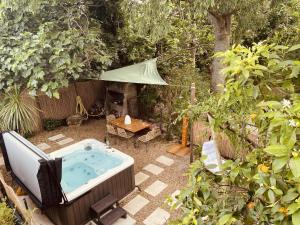 Maisons de vacances Maison dans les Arbres, SPA, Tennis, Parking : photos des chambres