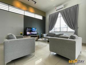 Desaru Arcadia Villa with Pool Table, Outdoor BBQ, Indoor Steamboat by Beestay