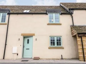 9 Windrush Heights - Sherborne