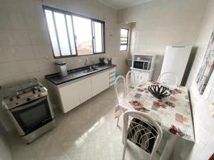 Apartamento no Guarujá, a poucos minutos da praia