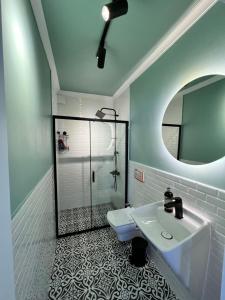 Viola Apart - Kalkan