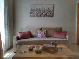 Anemone Rose - Chora center